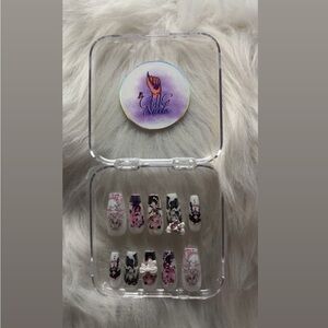 Stylish Pink and Black Nail Set